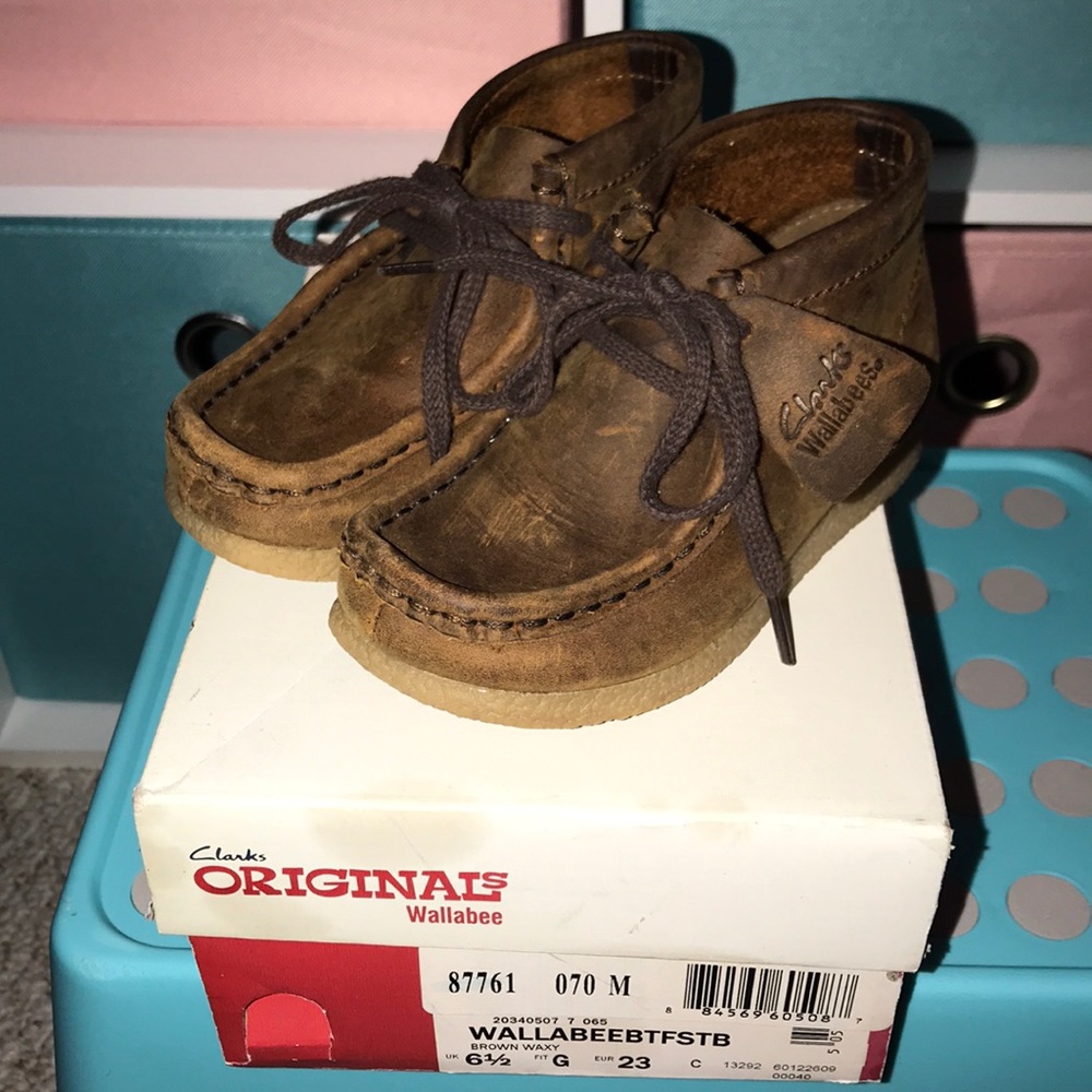 Kids Wallabee Clark’s 6.5 good Condition